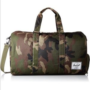 CAMOUFLAGE HERSHEL DUFFLE